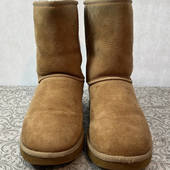 Ugg size 8 in good preowned condition - Picture 12 of 12